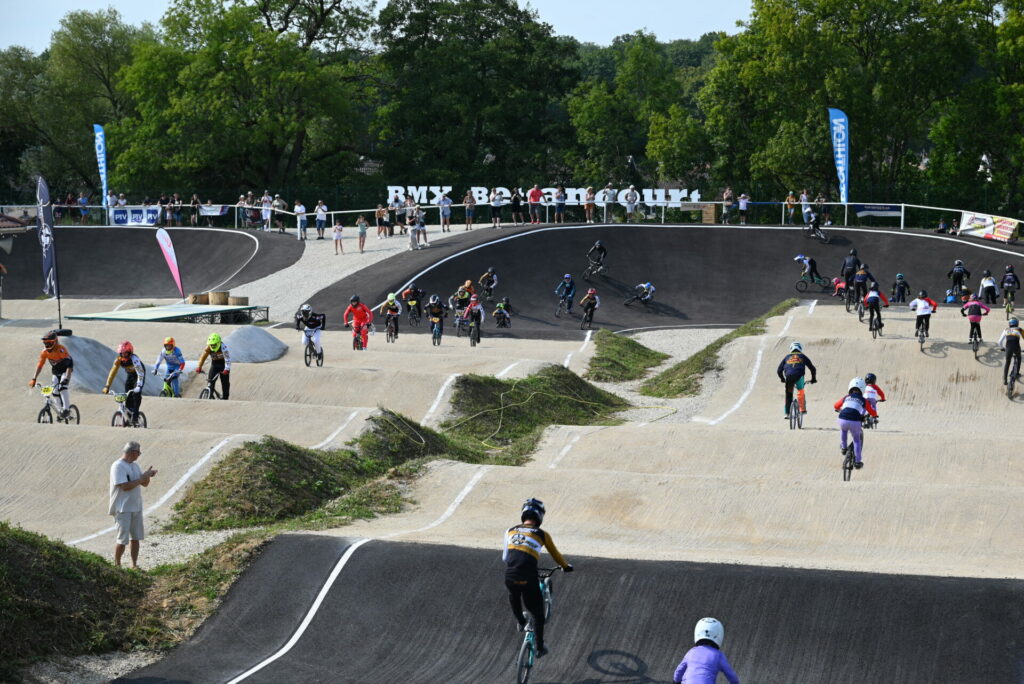 La piste de BMX a été testée et approuvée par les coureurs.